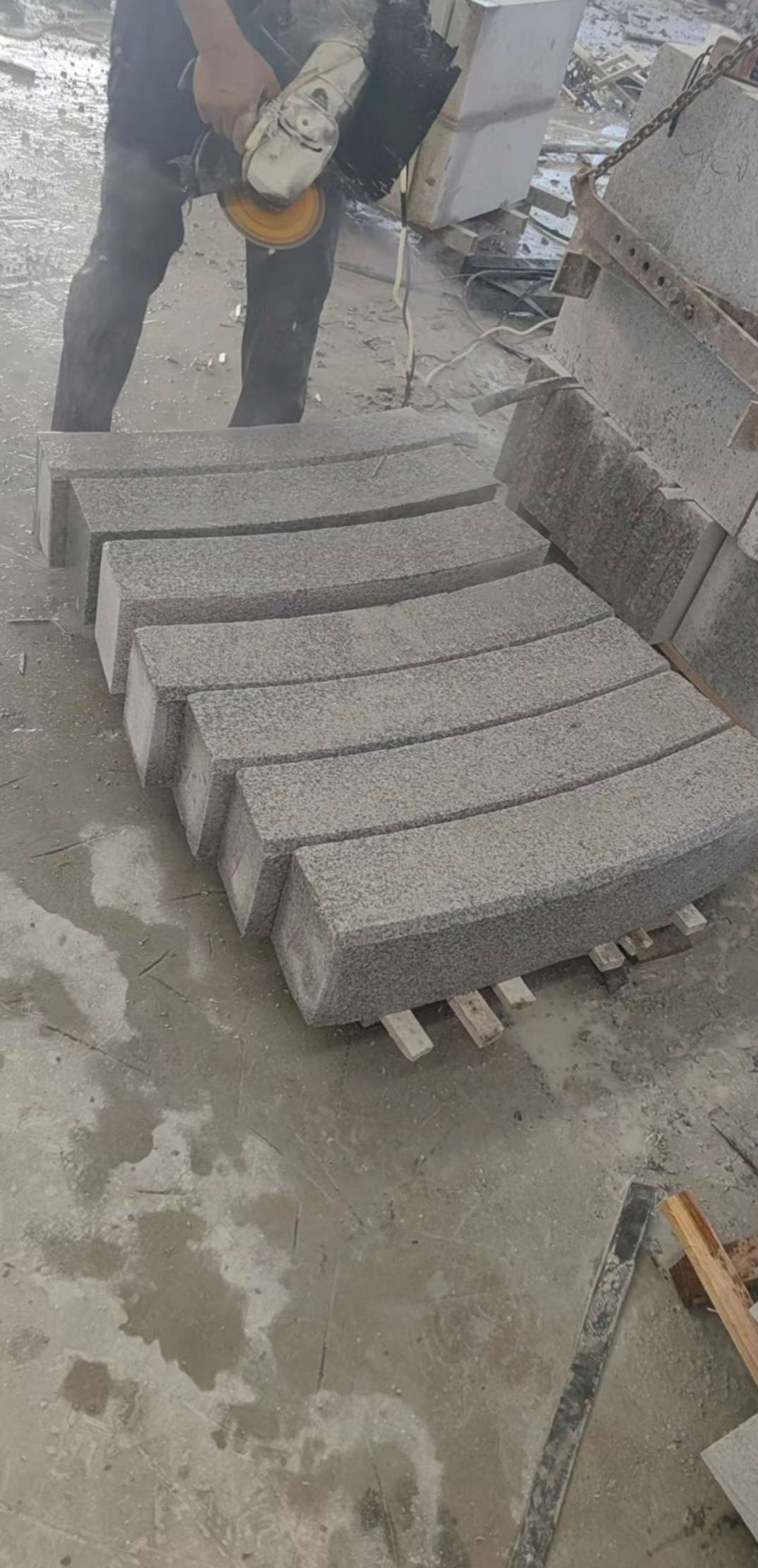 温州芝麻白弧形路牙石